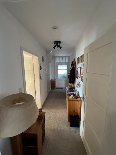 Flur einer Wohnung vor der Entrümpelung und Haushaltsauflösung in Wernigerode