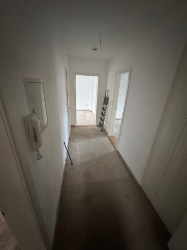 Besenreiner Flur nach vollständiger Entrümpelung und Haushaltsauflösung in Wernigerode